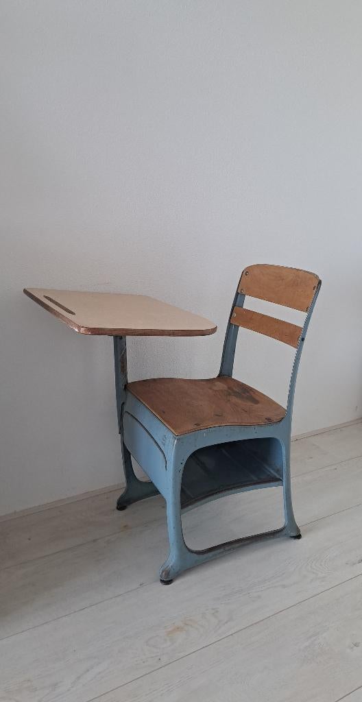 Gratis Vintage oud schooltafeltje en stoel aan elkaar, Ophalen, Gebruikt, Tafel(s) en Stoel(en)