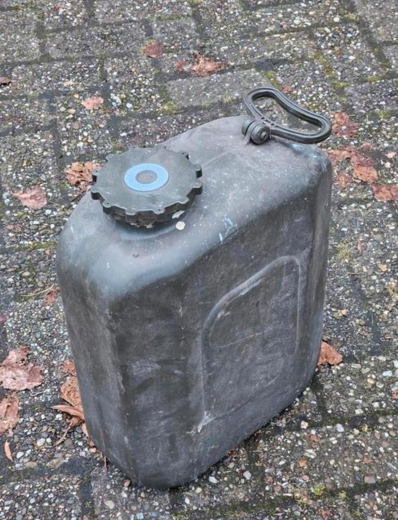 Zwarte water jerrycans NL leger inhoud 20 liter, Verzamelen, Ophalen, ., ., Nederland