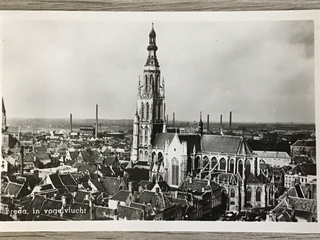 Oude ansichtkaart Breda, in vogelvlucht (1954), Verzamelen, Ophalen of Verzenden, 1940 tot 1960, Gelopen, Noord-Brabant