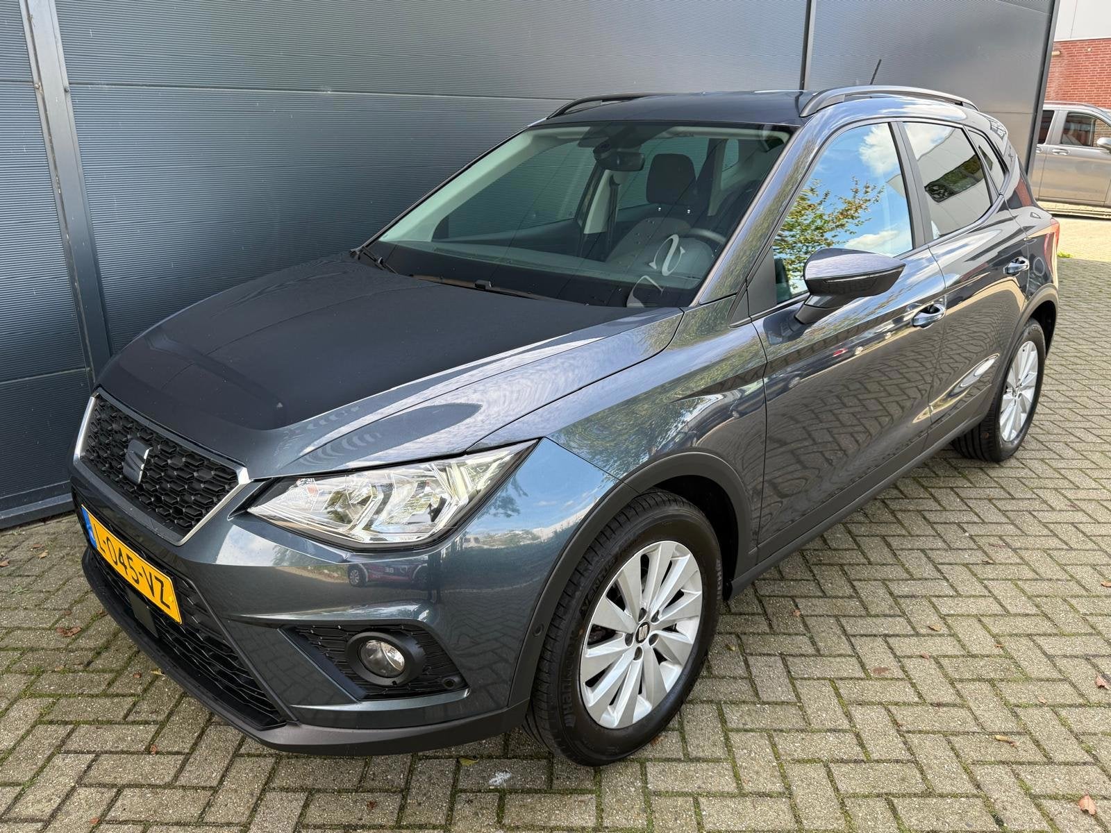 Seat Arona 1.0 TSI Style Business Intense/Automaat/Camera/Ca, Auto's, Dealer onderhouden, Verwarmde buitenspiegels, 49 €/maand