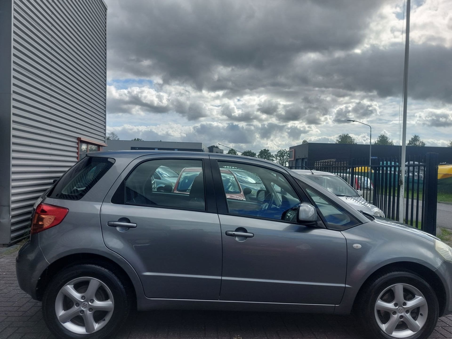 Suzuki SX4 1.6 Exclusive 5 deurs + geregelde airco, Voorwielaandrijving, Gebruikt, Metallic lak, 4 cilinders
