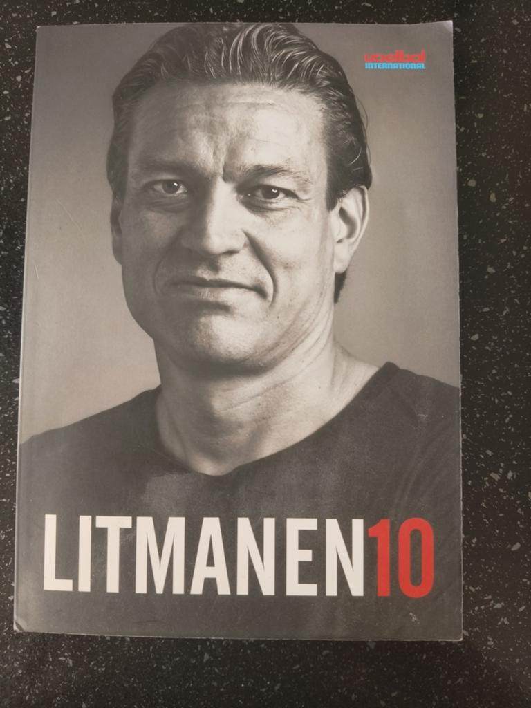 Litmanen 10 - Het verhaal van een voetballegendarische voetb, Jari Litmanen, Ophalen of Verzenden, Zo goed als nieuw, Nederland