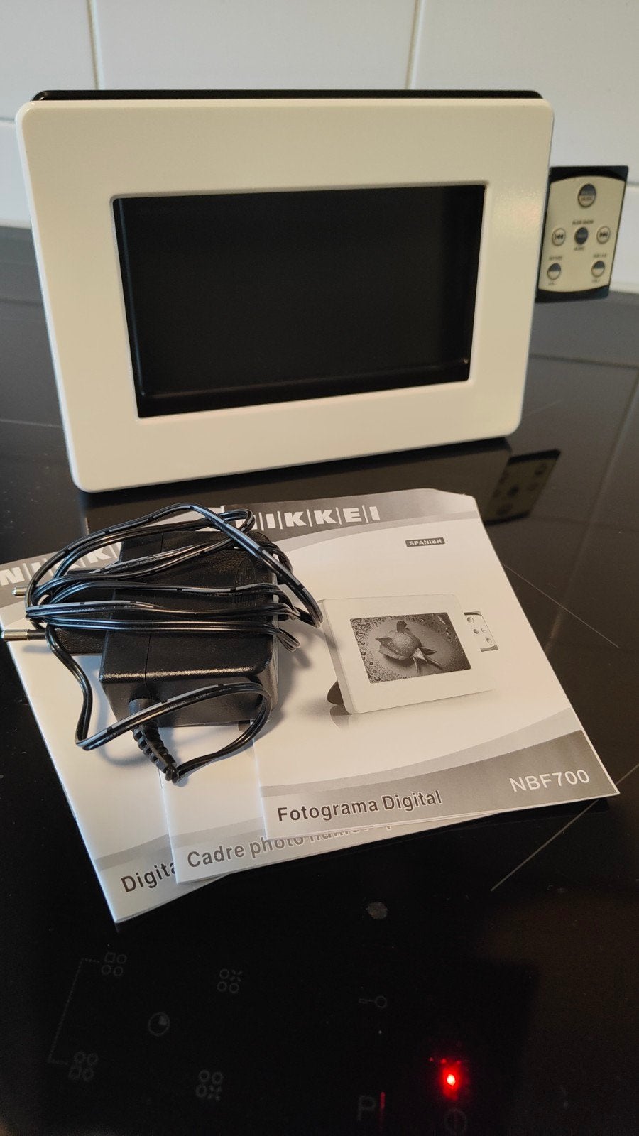 Nikkei NBF700 Digitale Fotolijst 7 inch, Ophalen of Verzenden, Zo goed als nieuw, Afstandsbediening