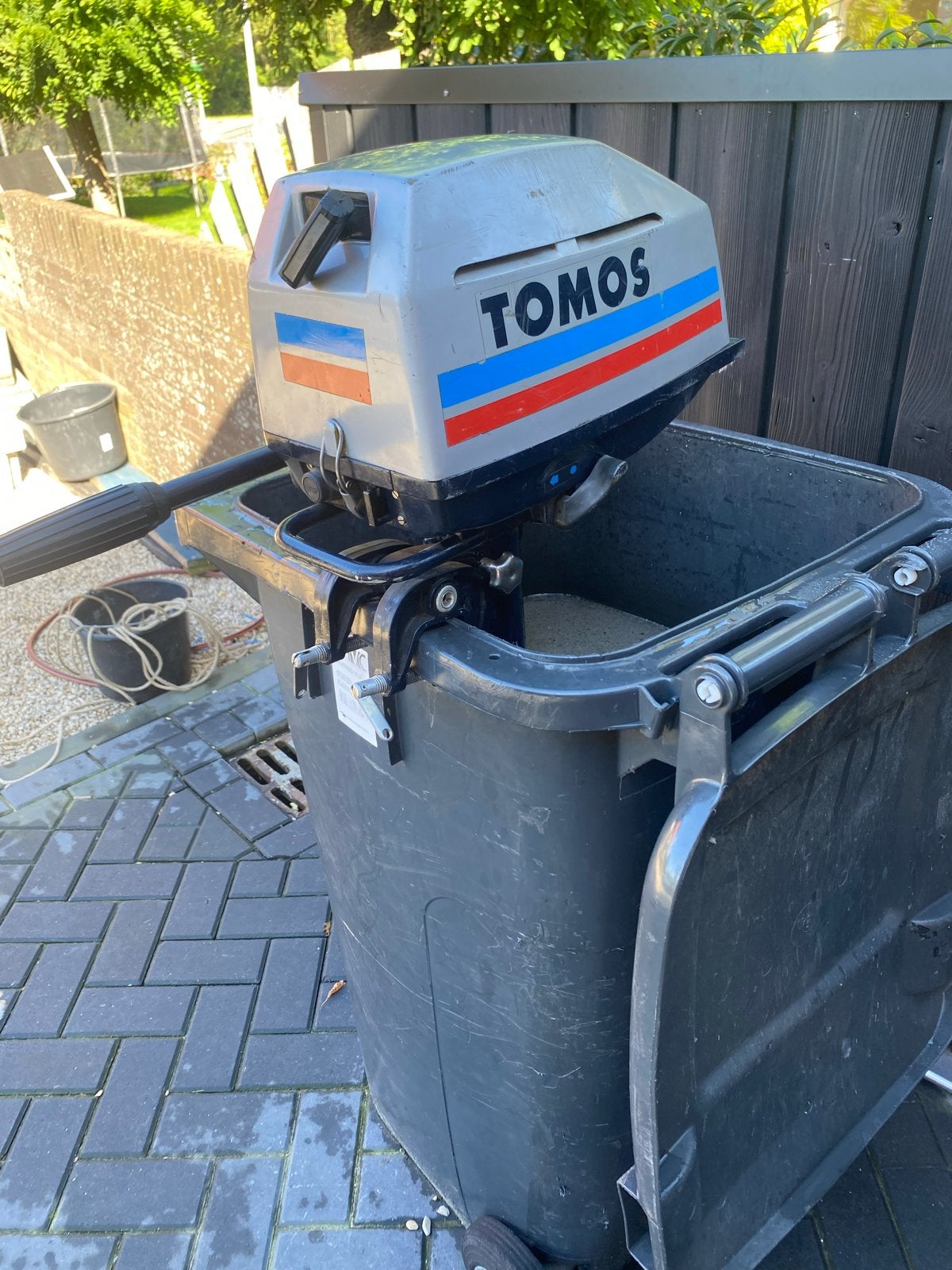 Tomos 4.5 pk en Yamaha 2 pk 2-takt buitenboordmotoren, Ophalen