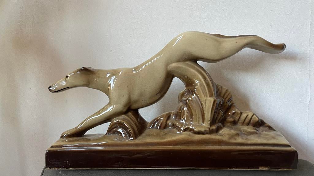 Art Deco sculptuur hazewindhond St.Clément ca. 1920 windhond, Antiek en Kunst, Geglazuurd, Art deco, Ophalen of Verzenden, Zoogdier