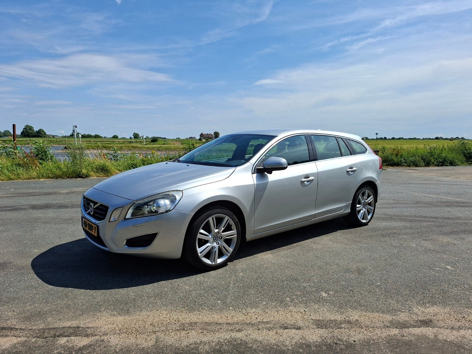 Volvo V60 T5 H6 Summum Adaptive CC Leer Premium Sound, Auto's, Voorwielaandrijving, Dealer onderhouden, 1800 kg, Zwart