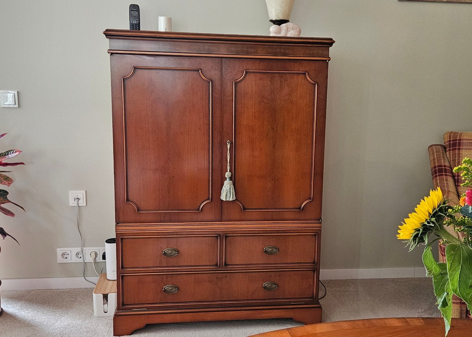 Klassieke TV-kast/dressoir met uitschuifbaar blad, Ophalen, Klassiek, Heldense Exclusive, 50 tot 100 cm, Zo goed als nieuw