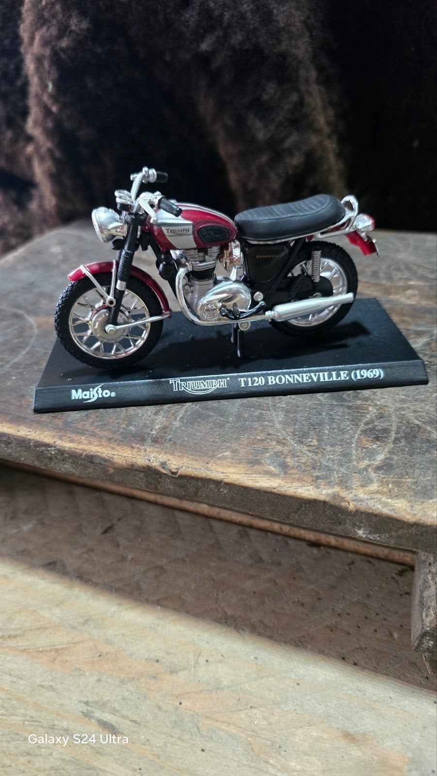 B13 > 1969 Triumph T120 Bonneville
op originele plaatje.
12c, Hobby en Vrije tijd, Modelbouw | Overige, Ophalen of Verzenden, Groter dan 1:32