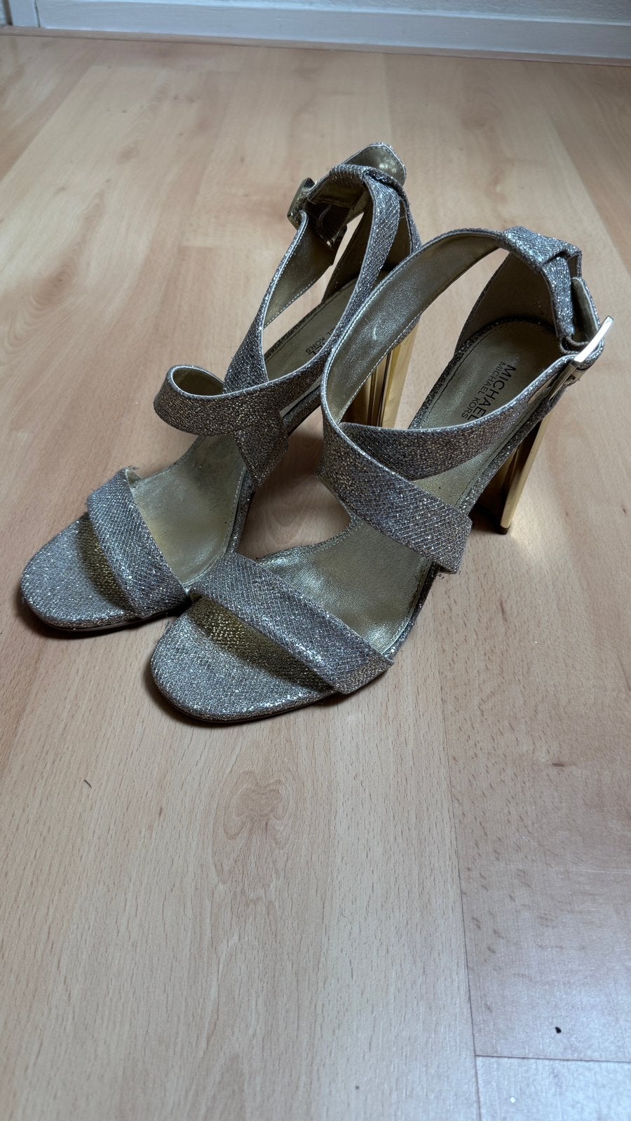 michael Kors pums, Kleding | Dames, Schoenen, Ophalen of Verzenden, Zo goed als nieuw, Overige kleuren