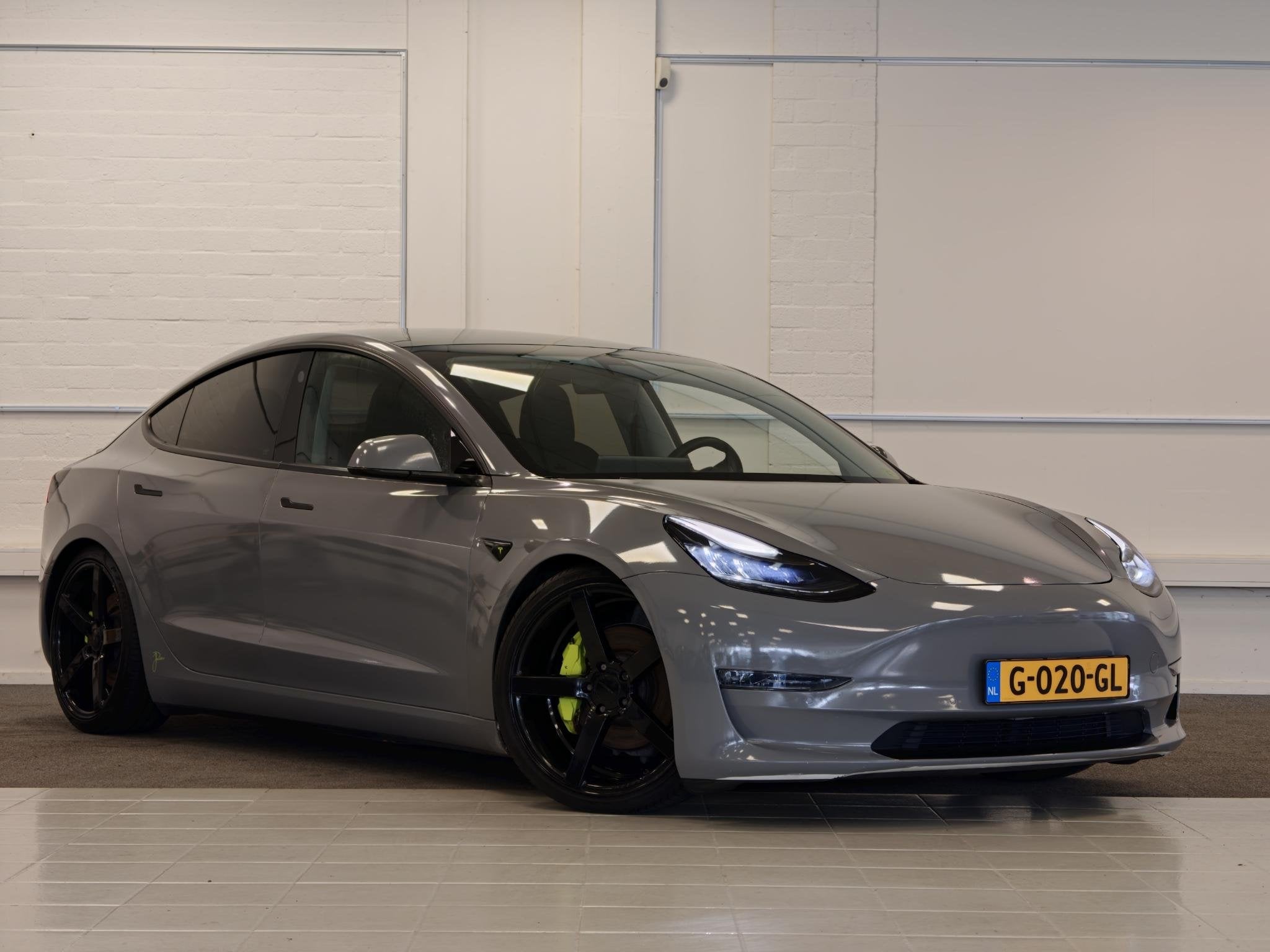 Tesla Model 3 Long Range AWD 75 kWh 20''LM Performance look, Auto's, Automaat, Stof, Wit, Origineel Nederlands