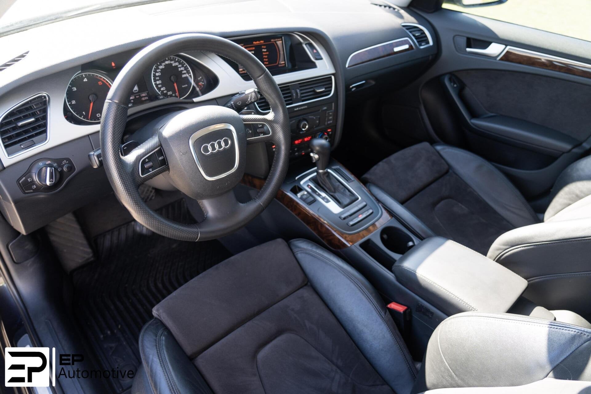 AUDI A4 ALLROAD 3.0 V6 TDI QUATTRO 239ch - BVA 7 - CUIR/ALCANTARA - JANTES 19" - ATTELAGE - SIÈGES CHAUFFANTS
