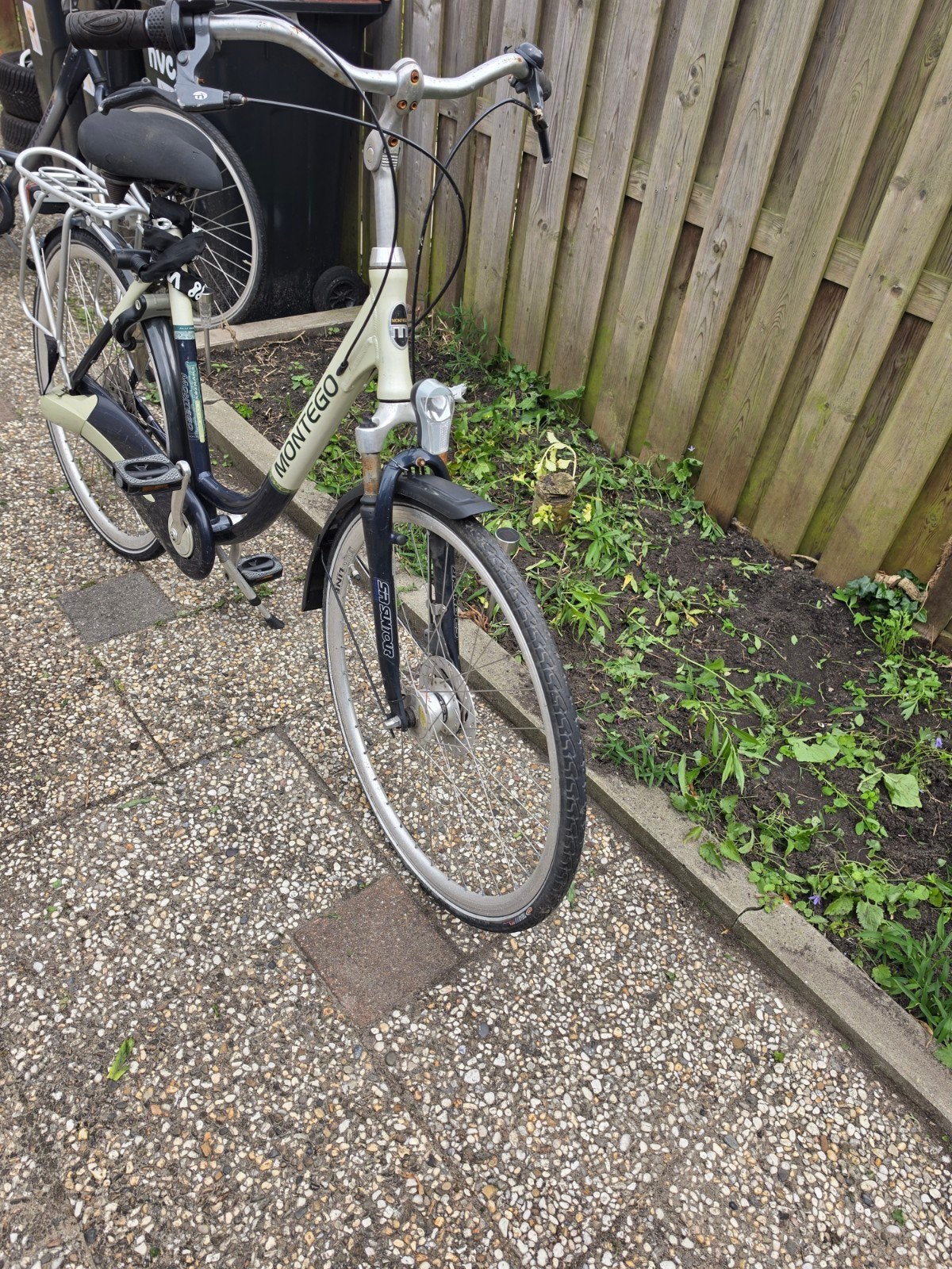 1)BSP Damesfiets met voordrager en 1)Montego Damesfiets, Gebruikt, Velgrem, Versnellingen, 50 tot 53 cm