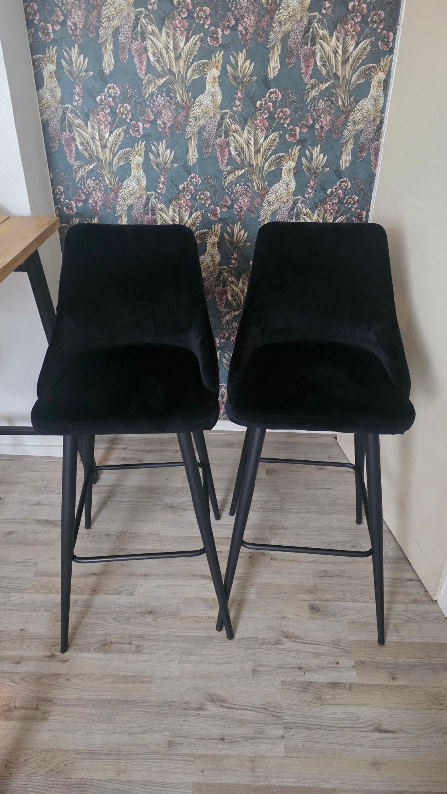2 luxe zwarte velvet barstoelen met armleuningen, 2 krukken, Ophalen, Gebruikt, 60 tot 90 cm
