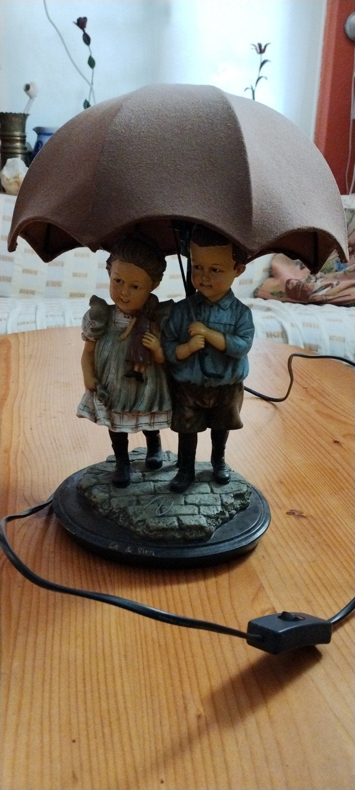 Tafellamp met beeldje van kinderen onder paraplu, Ophalen, Vintage, Gebruikt, Meerkleurig