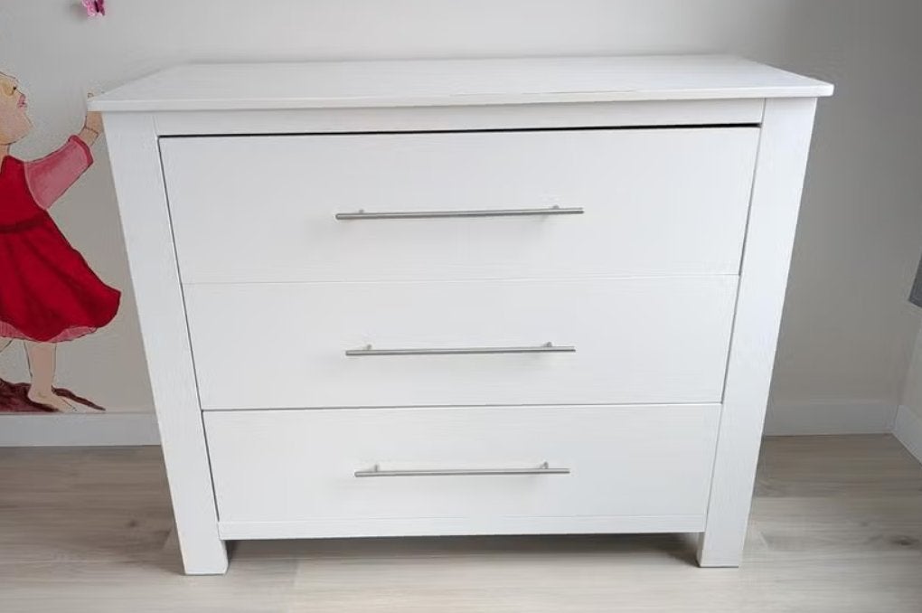 GRATIS Kinderkamer: ledikant, kast en commode, Ophalen, Gebruikt, Jongetje of Meisje