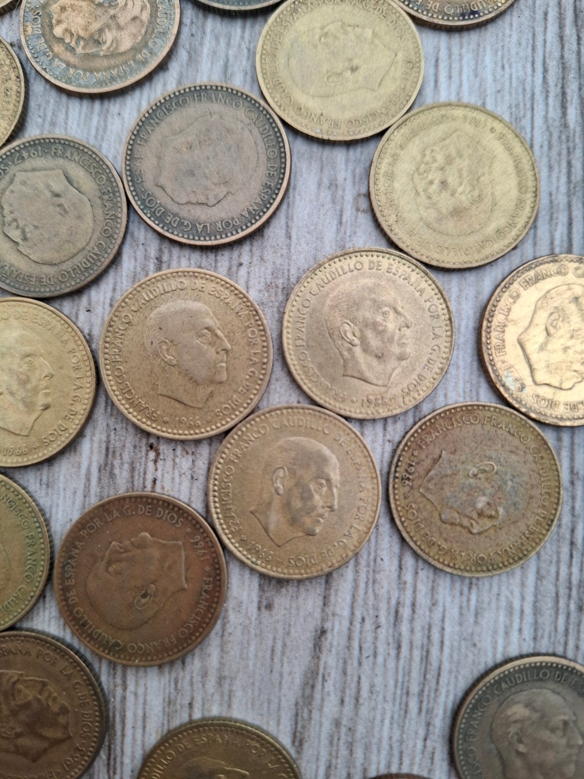 65 Spaanse munten, waaronder Franco peseta's, Ophalen of Verzenden, Overige landen, Losse munt
