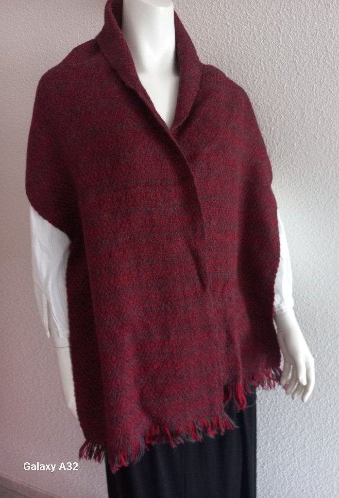 Grote rode sjaal, omslagdoek van alpacawol, afm. 190x36 cm, Ophalen of Verzenden, Zo goed als nieuw, Maat 46/48 (XL) of groter