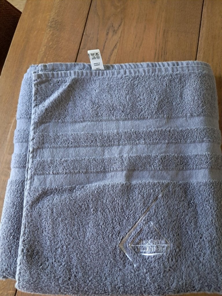 Groot badlaken / Handdoek  140 x 100 cm  : Grijs, Ophalen of Verzenden, Zo goed als nieuw, Grijs, Badlaken