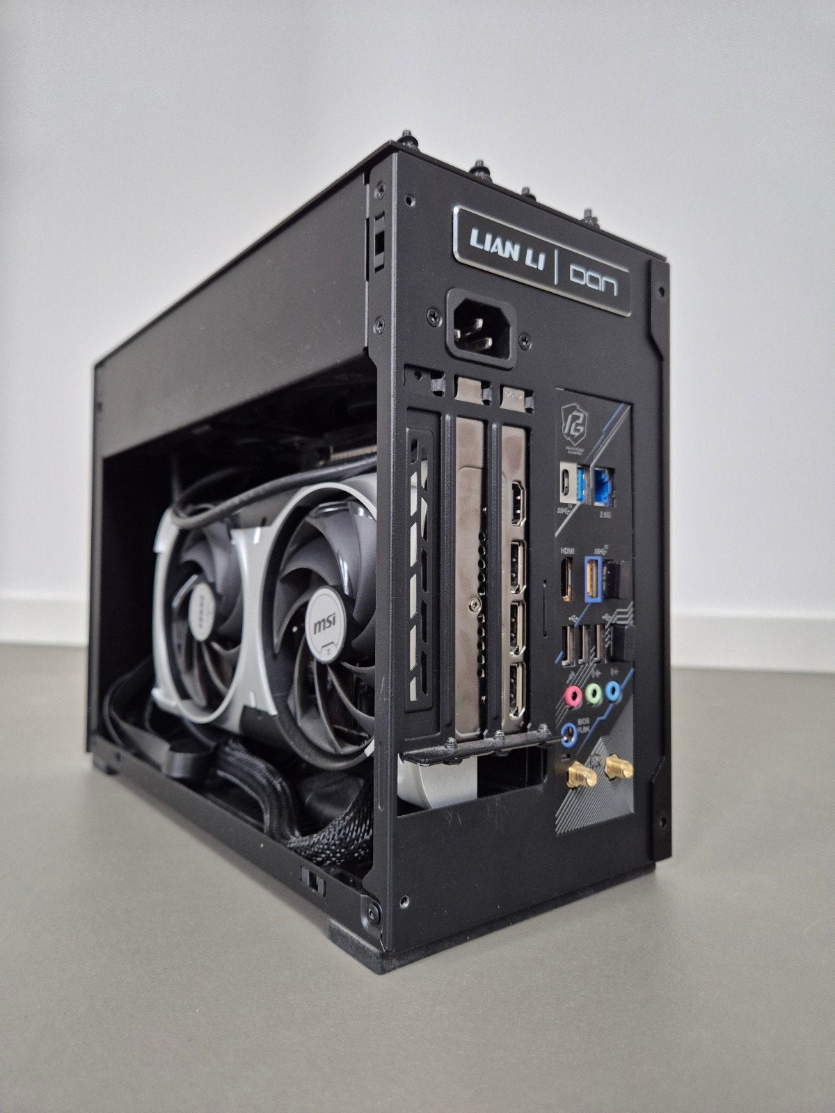 Krachtige SFF Gaming PC - 9800X3D, RTX 5070, 32GB DDR5, Computers en Software, AMD Ryzen 9 9800X3D, 32 GB, Ophalen of Verzenden