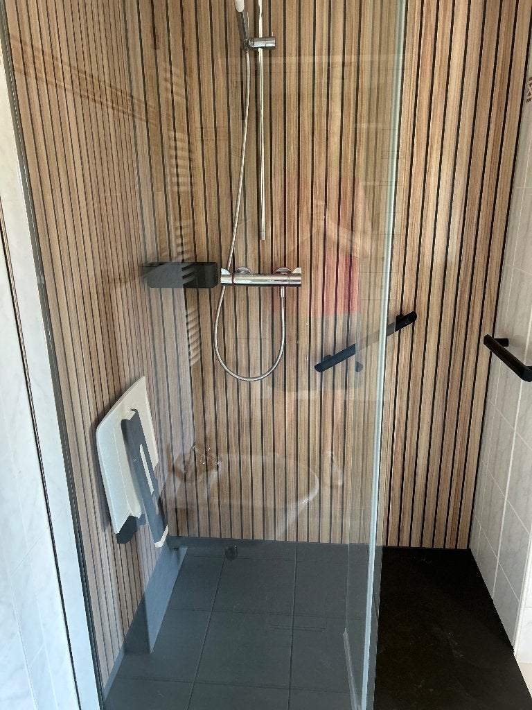 opklapbaar veiligheidszitje voor de douche, Ophalen, Zo goed als nieuw