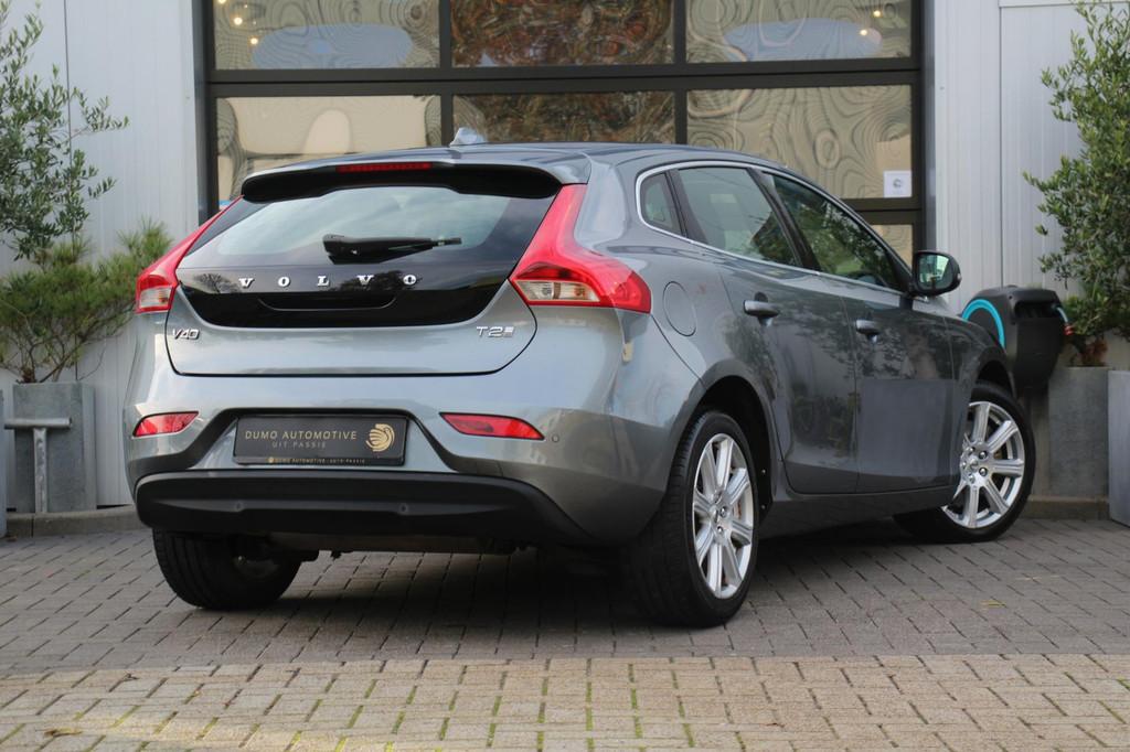 Volvo V40 1.5 T2 Inscription Aut. - LEDER - FULL LED - NAVI, Auto's, Volvo, Regensensor, 4 cilinders, 122 pk, Leder