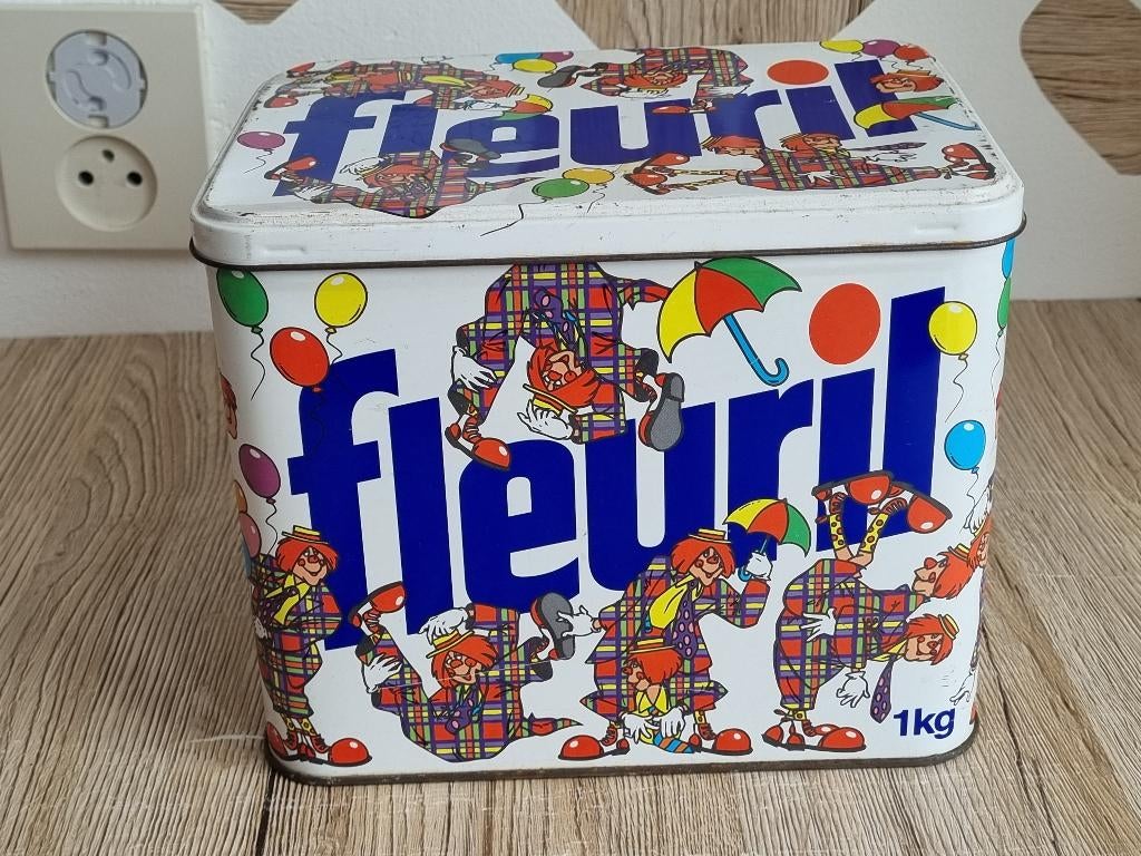 Mooi Vintage Groot Fleuril Blik met Clowntjes Waspoeder 1967, Verzamelen, Verzenden, Gebruikt, Overige, Overige merken