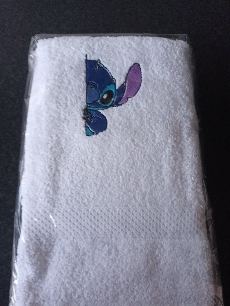 Nieuw geborduurde wit handdoek Stitch kiekeboe (50 x 100 cm), Ophalen of Verzenden, Nieuw, Wit, Handdoek