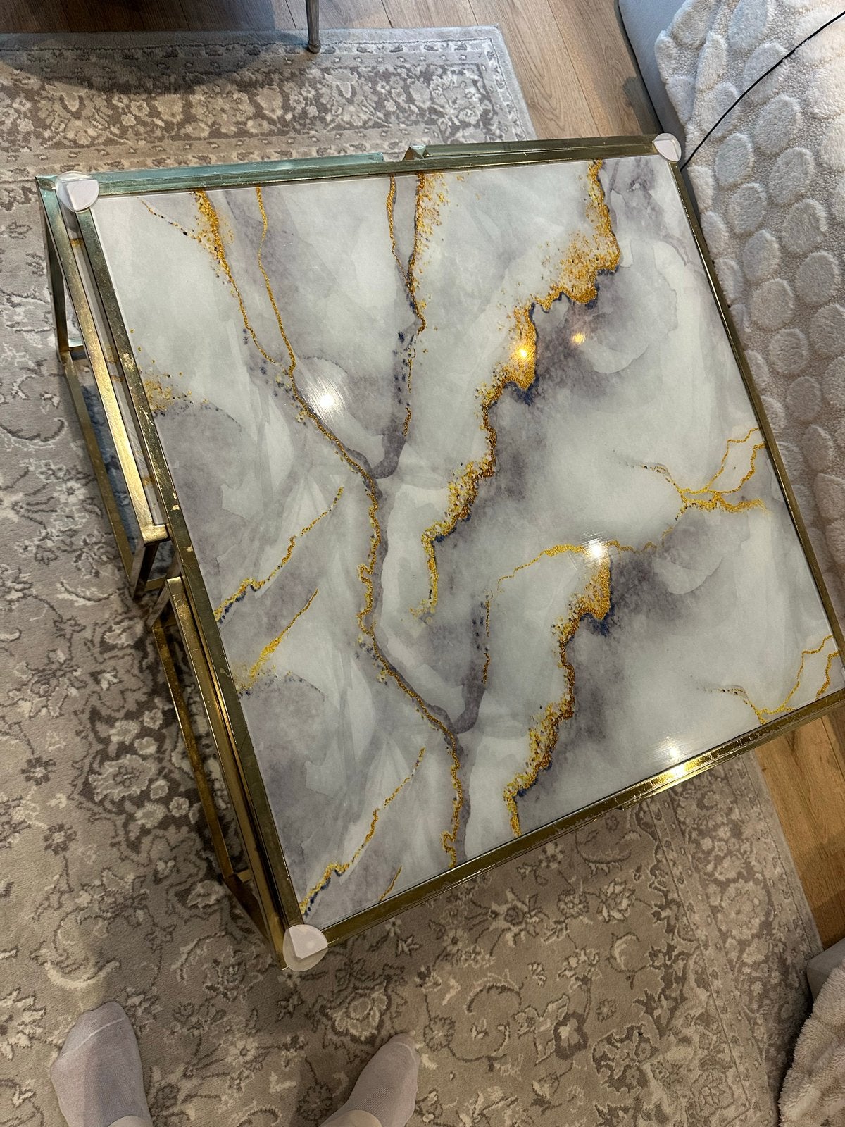 Salontafel met 4 bijzettafels - Marmerlook goud, Huis en Inrichting, Gebruikt, Vierkant, Metaal, 5 – 50