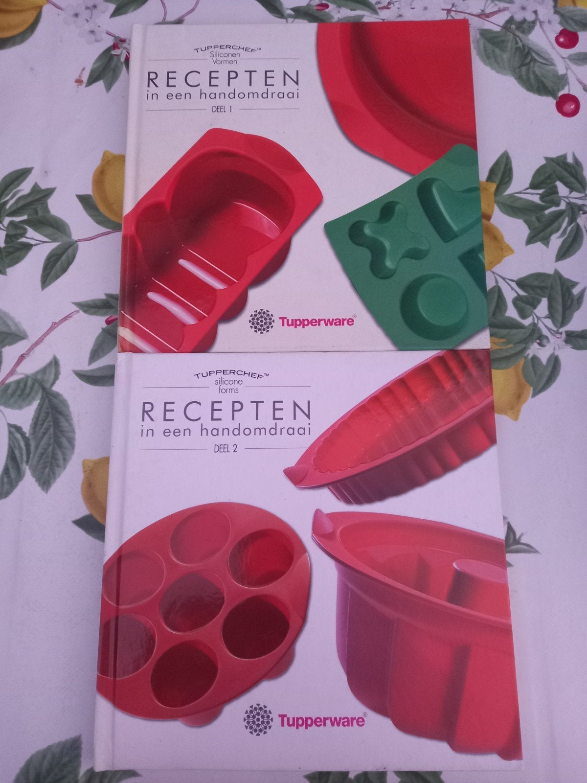 H Tupperware receptenboeken - Deel 1 & 2, Boeken, Kookboeken, Gelezen, Hoofdgerechten, Ophalen of Verzenden, Tupperware