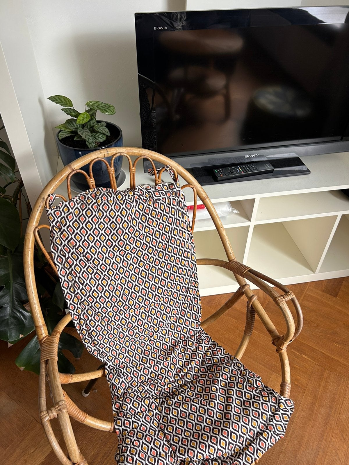 Rotan fatueuil / stoel met 70’s vintage kussen, Ophalen, Zo goed als nieuw, Bruin, Eén