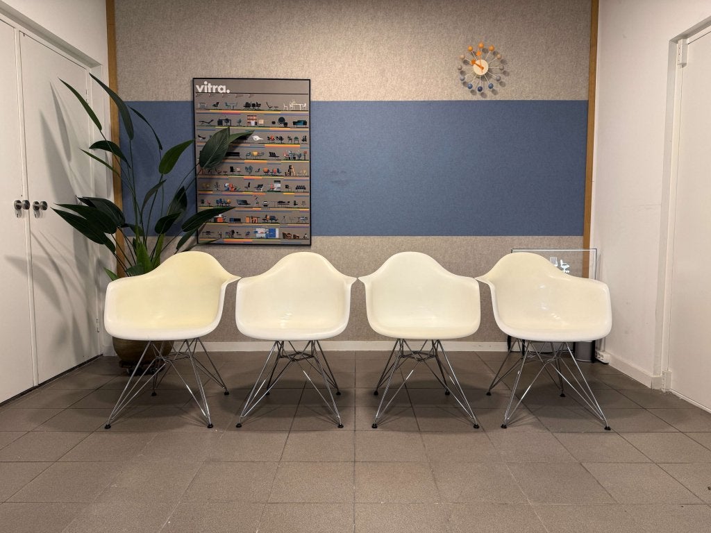 Vitra | Eames | DAR | Wit & Chroom | Set van 4, Huis en Inrichting, Stoelen, Vitra, Gebruikt, Vitra Artifort Cassina Fritz Hansen Eames Gispen Pastoe Hay