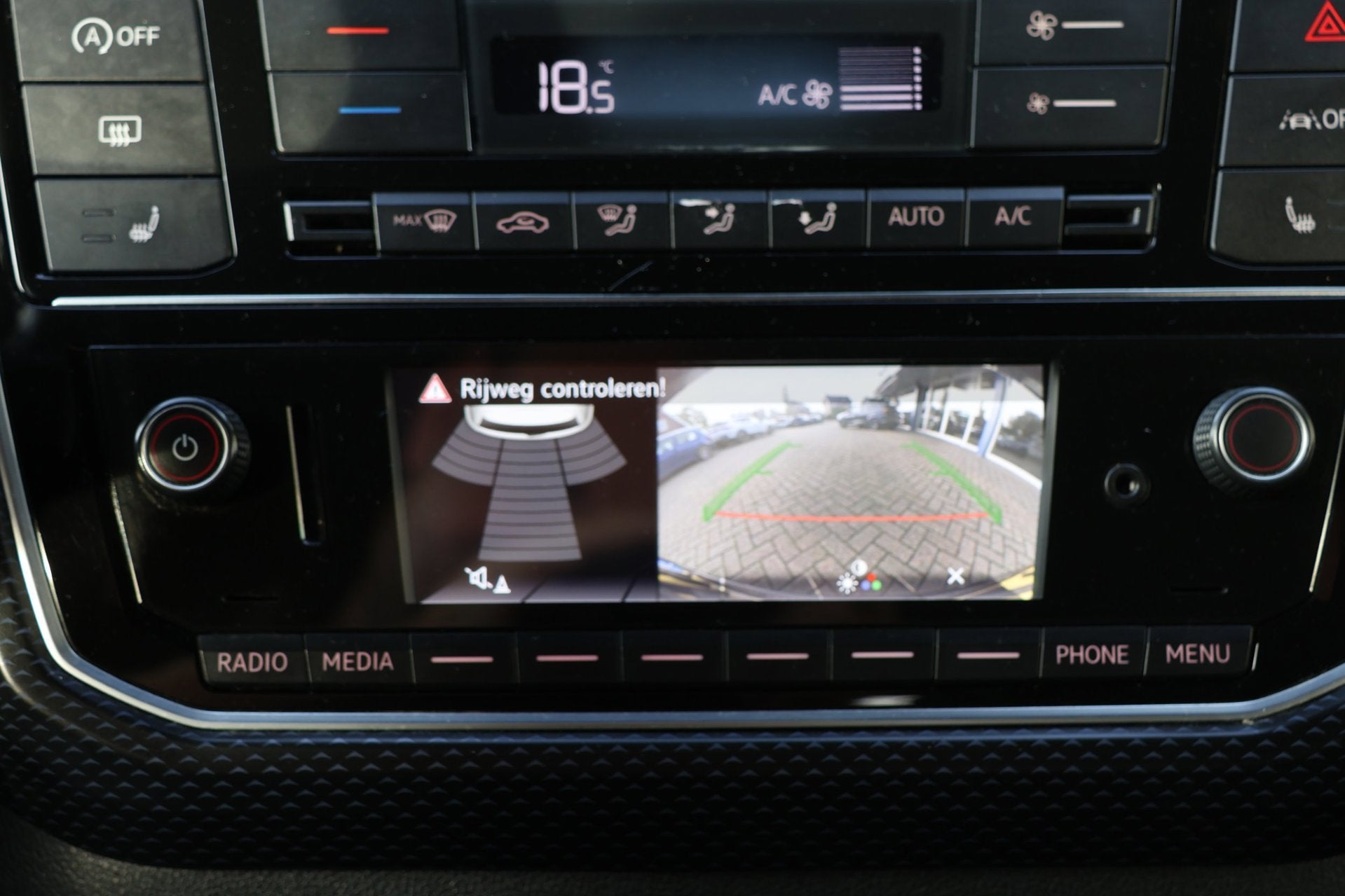 Foto 5 van Volkswagen UP! United Achteruitrijcamera Cruise-control Stoe