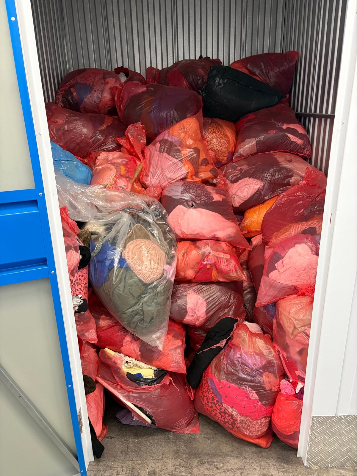 Partij van 115 zakken ongesorteerde kleding, Ophalen of Verzenden