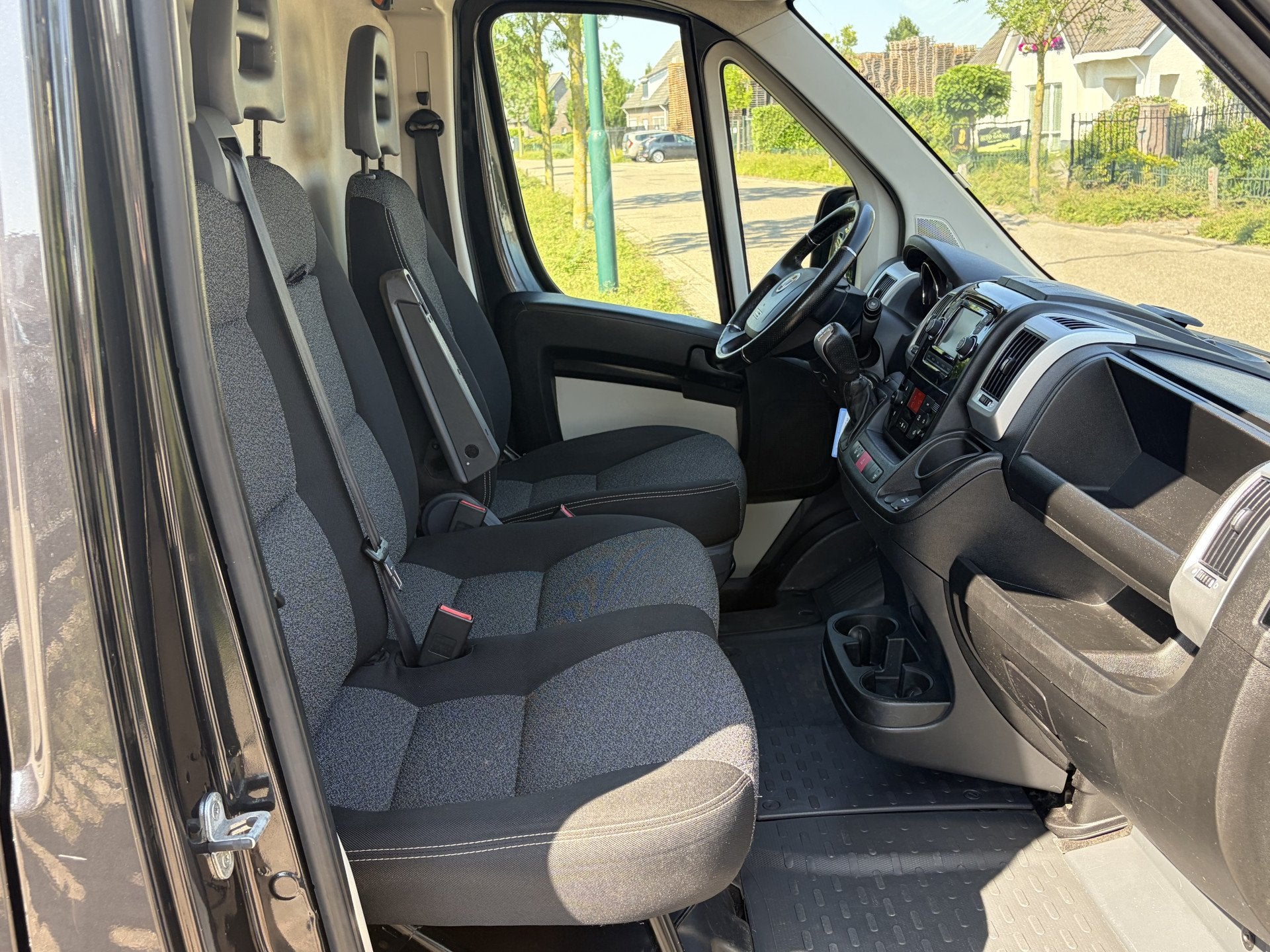 Fiat Ducato 33 2.3 MultiJet 130PK Euro6 Automaat L2H2 Luxury, Auto's, Bestelauto's, Stof, Gebruikt, 2500 kg, Origineel Nederlands