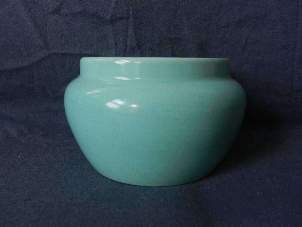 Geheel mintgroene vaas Kon. Zuid Holland Gouda d. 12,2 cm., Antiek en Kunst, Ophalen of Verzenden