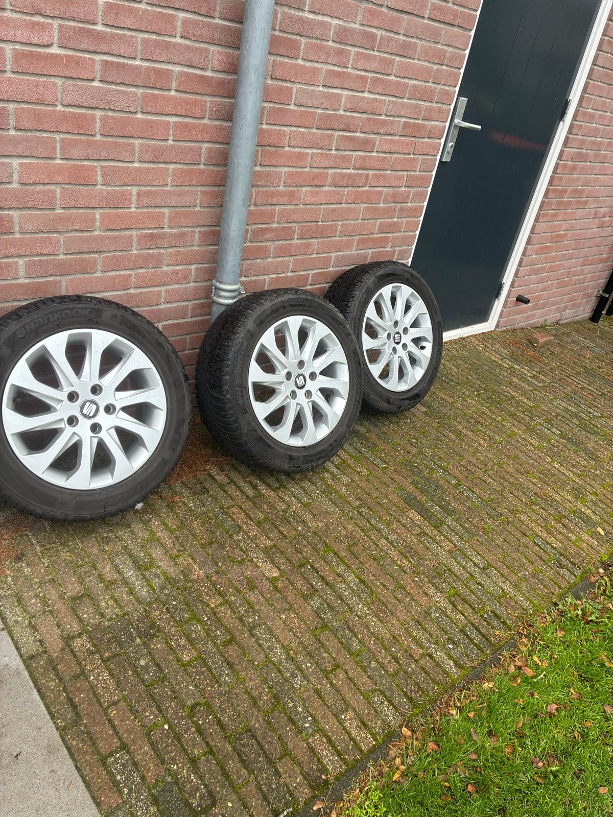 Hankook winterbanden met originele Seat velgen 16 inch, Ophalen, Gebruikt