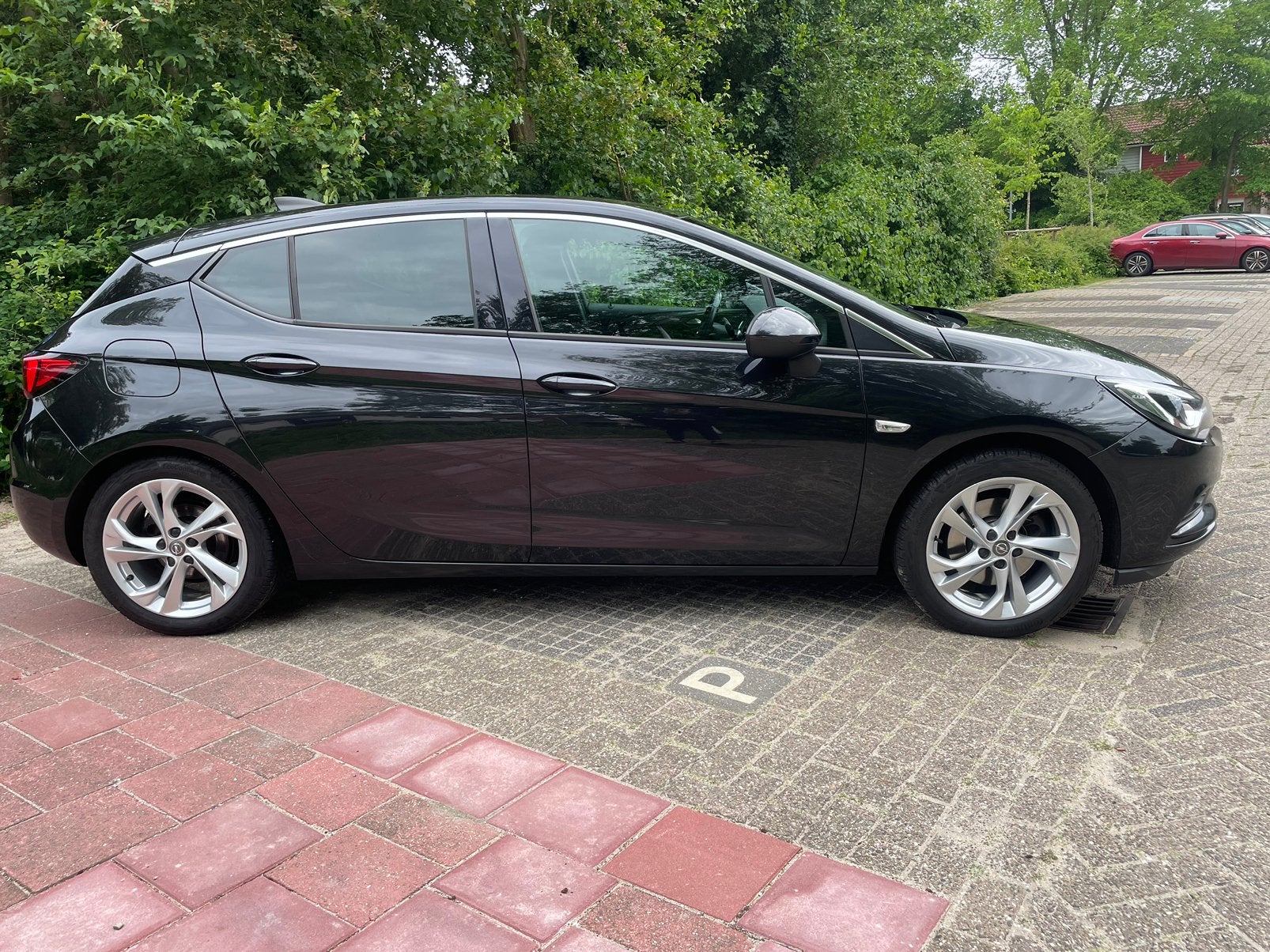 Opel Astra 1.6 Cdti 17inch Carplay lineas LED AUT 2016 Zwart, Auto's, Bluetooth, 4 cilinders, 1264 kg, Zwart