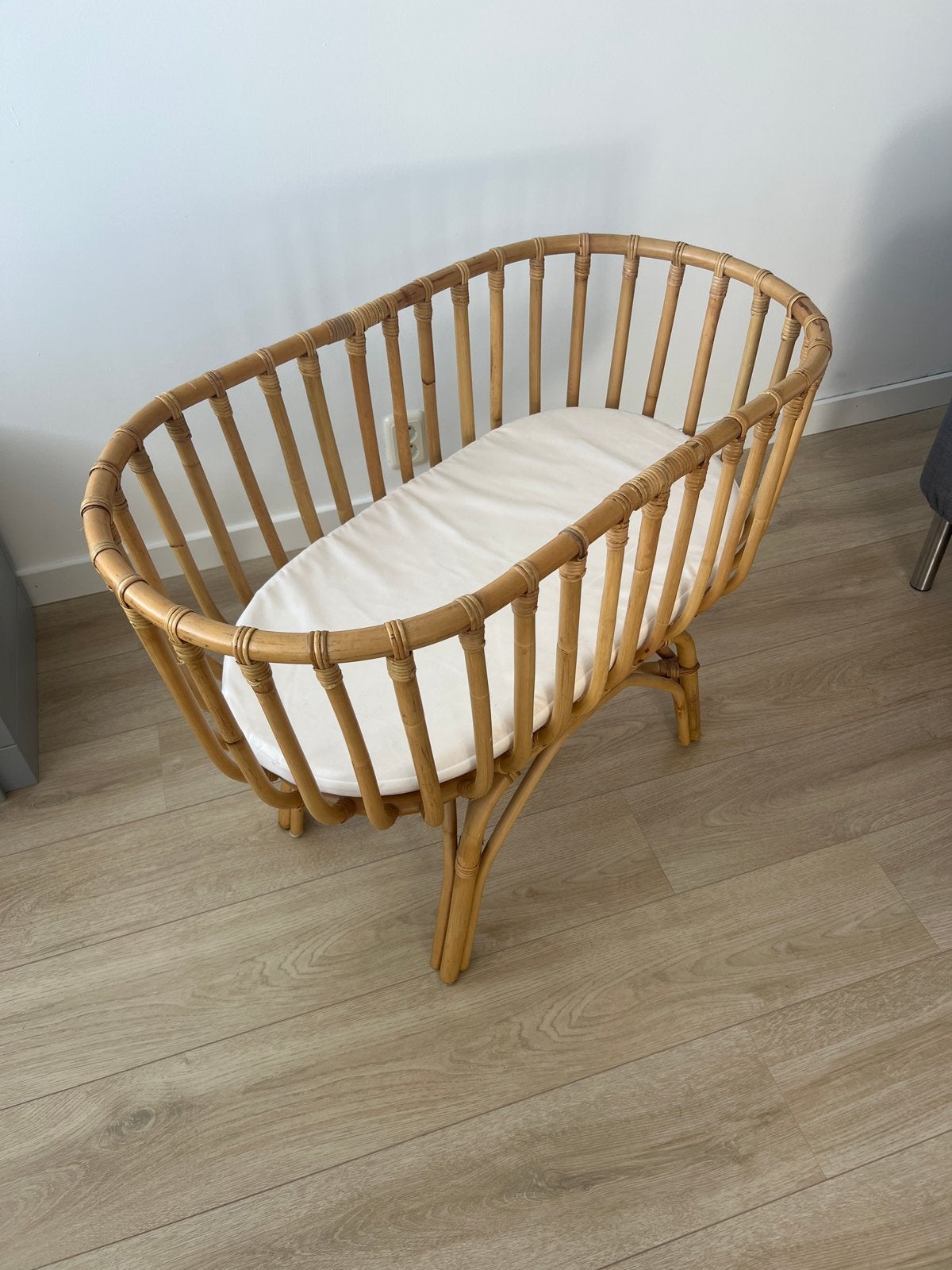 Rotan wieg met matrasje - Zo goed als nieuw, Kinderen en Baby's, Ophalen, Zo goed als nieuw, Wieg