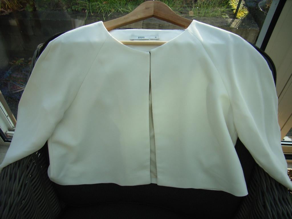 Nieuwstaat: STEPS roomkleurig jasje/bolero gevoerd, maat 42, Overige kleuren, Maat 42/44 (L), Ophalen of Verzenden, Zo goed als nieuw