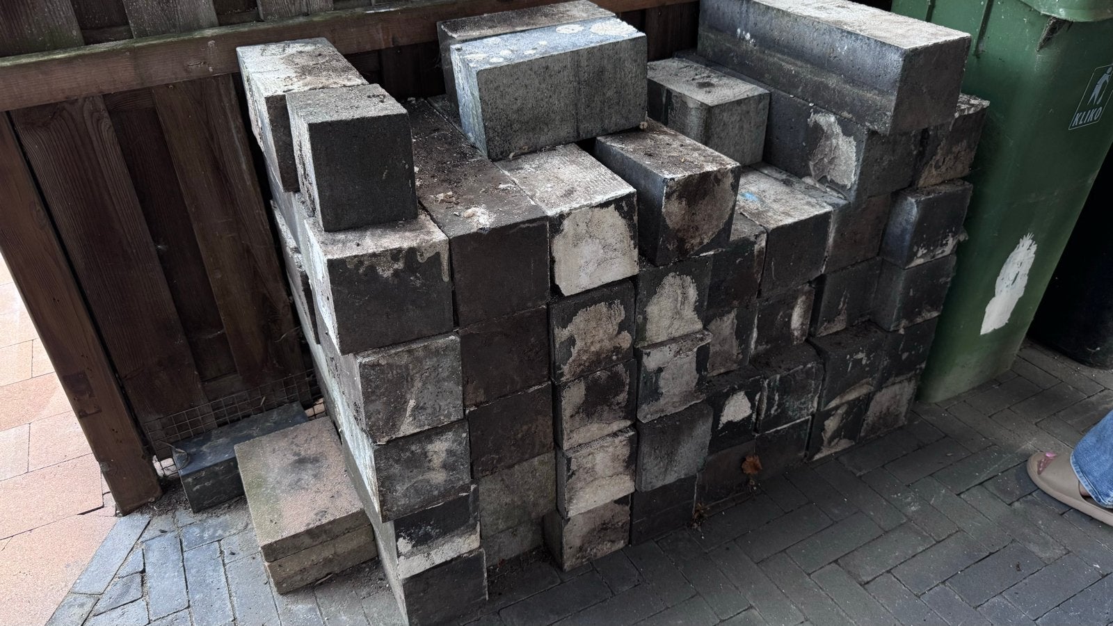 Gratis Betonnen borderblokken 15x15x60 cm, Ophalen, Gebruikt, Minder dan 25 cm, Beton
