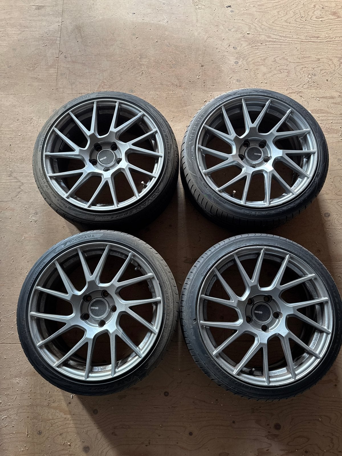 Set Enkei velgen met banden 215/40ZR18, Auto-onderdelen, Ophalen, 18 inch, Banden en Velgen, Zomerbanden