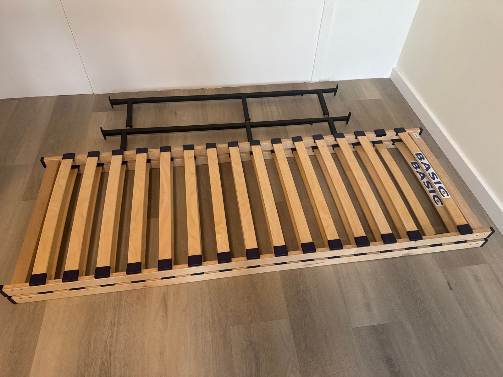 Lattenbodems 2x 70x200cm met verstelbaar metalen frame, Ophalen, Overige materialen, Tweepersoons, 140 cm