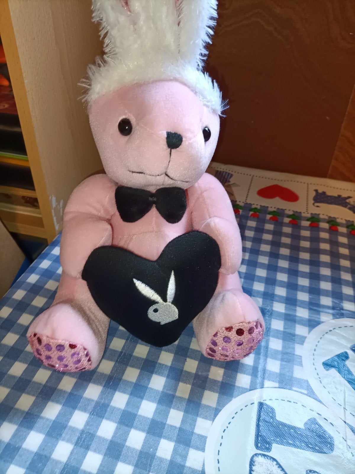 Roze playboy konijn bunny knuffel met zwart hart, Ophalen of Verzenden, Zo goed als nieuw, Konijn