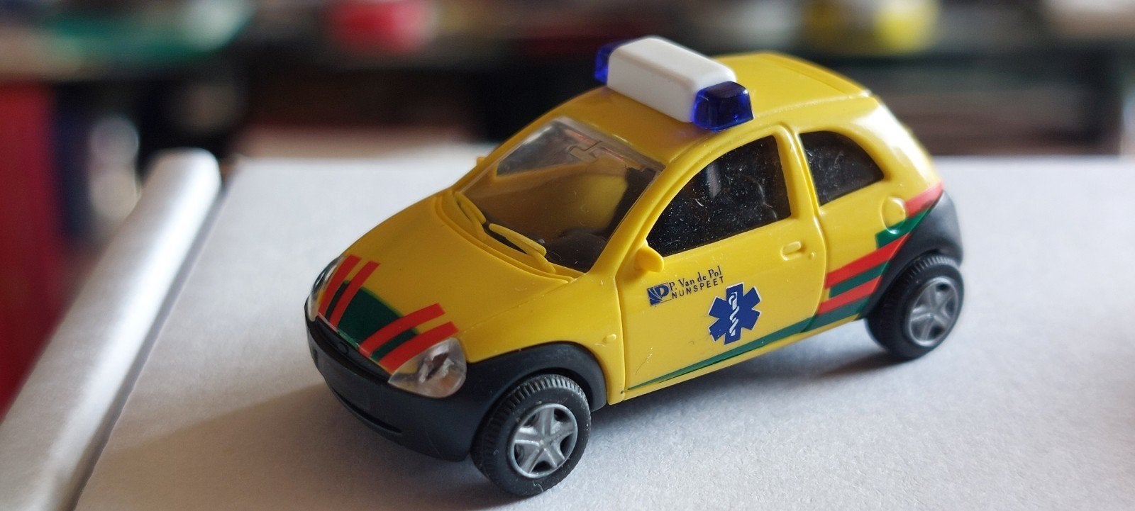 H0LK 0905 DIVERSE AMBULANCES 1/87, Ophalen of Verzenden, Zo goed als nieuw, Auto, Overige merken