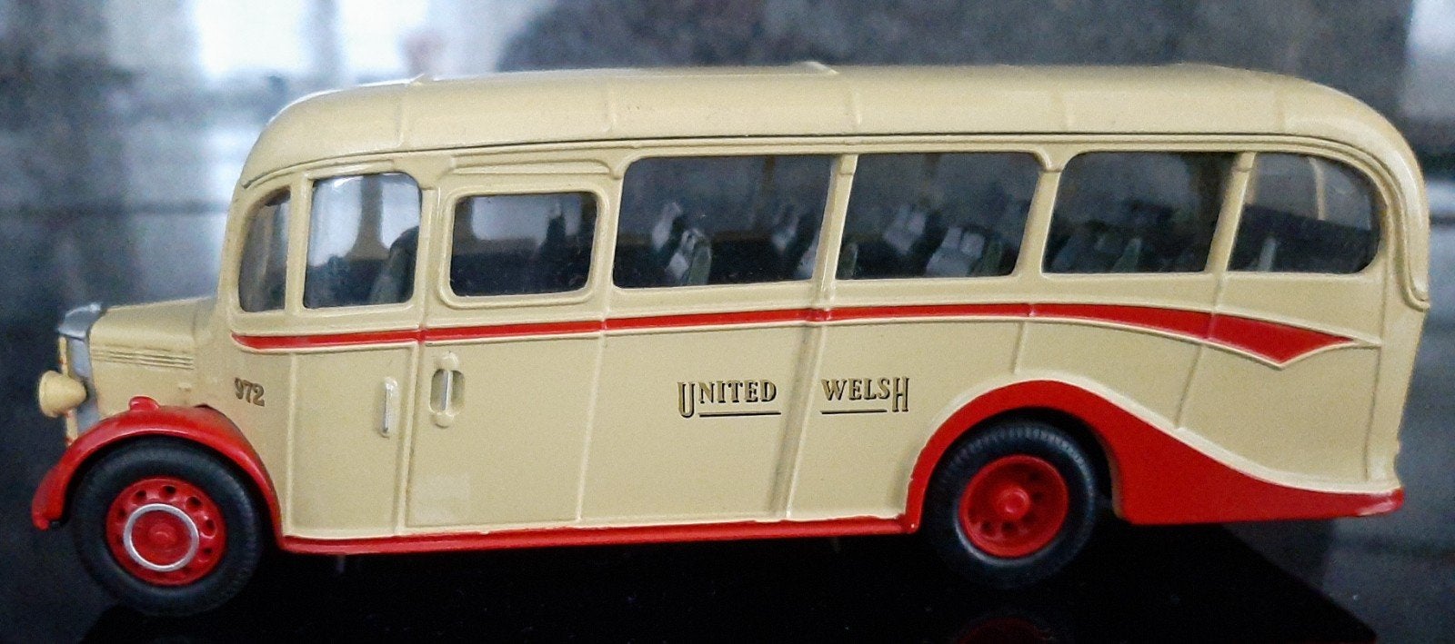 Bedford OB Coach 1:50, Hobby en Vrije tijd, Modelauto's | 1:50, Ophalen of Verzenden, Zo goed als nieuw, Bus of Vrachtwagen, Corgi
