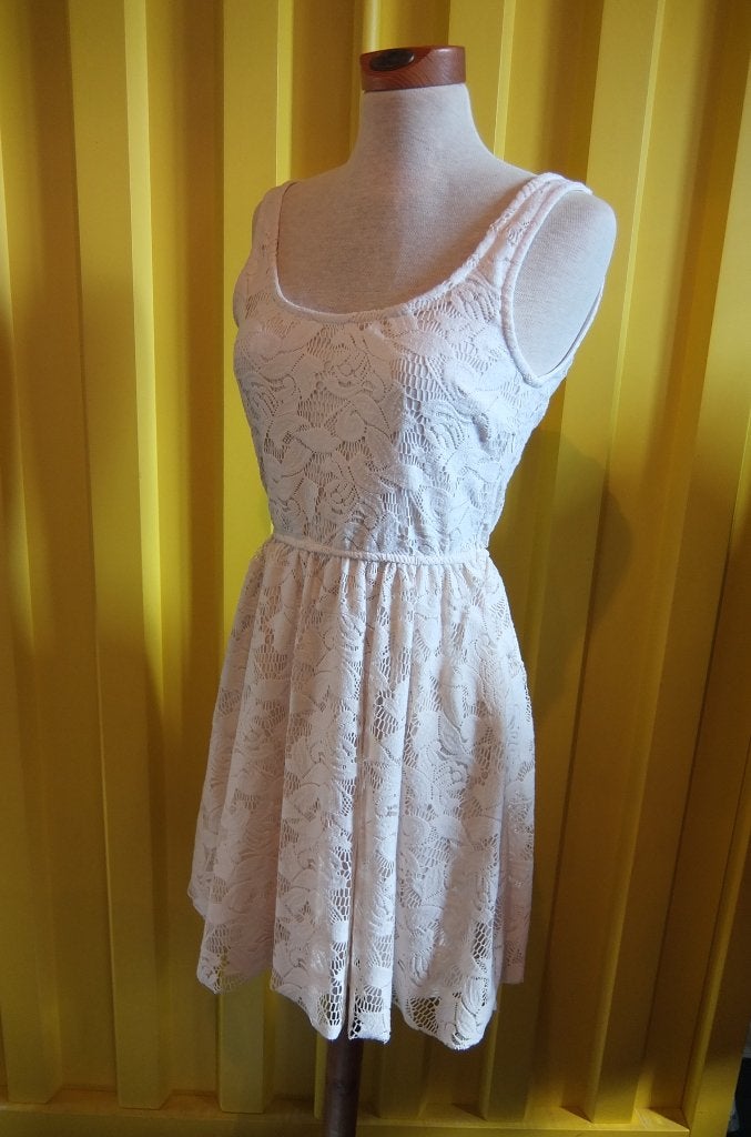 Zara TRF broderie jurk gebroken wit maat 36, Ophalen of Verzenden, Zo goed als nieuw, Maat 36 (S), Boven de knie
