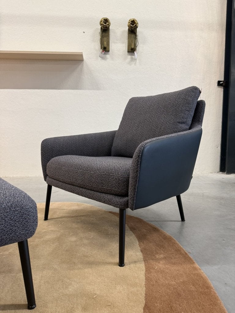 Nieuw Rolf Benz Jon fauteuil met hocker 561 design stoel, Huis en Inrichting, Service@rolf-benz.com, Haiterbacher Str. 104, Nieuw