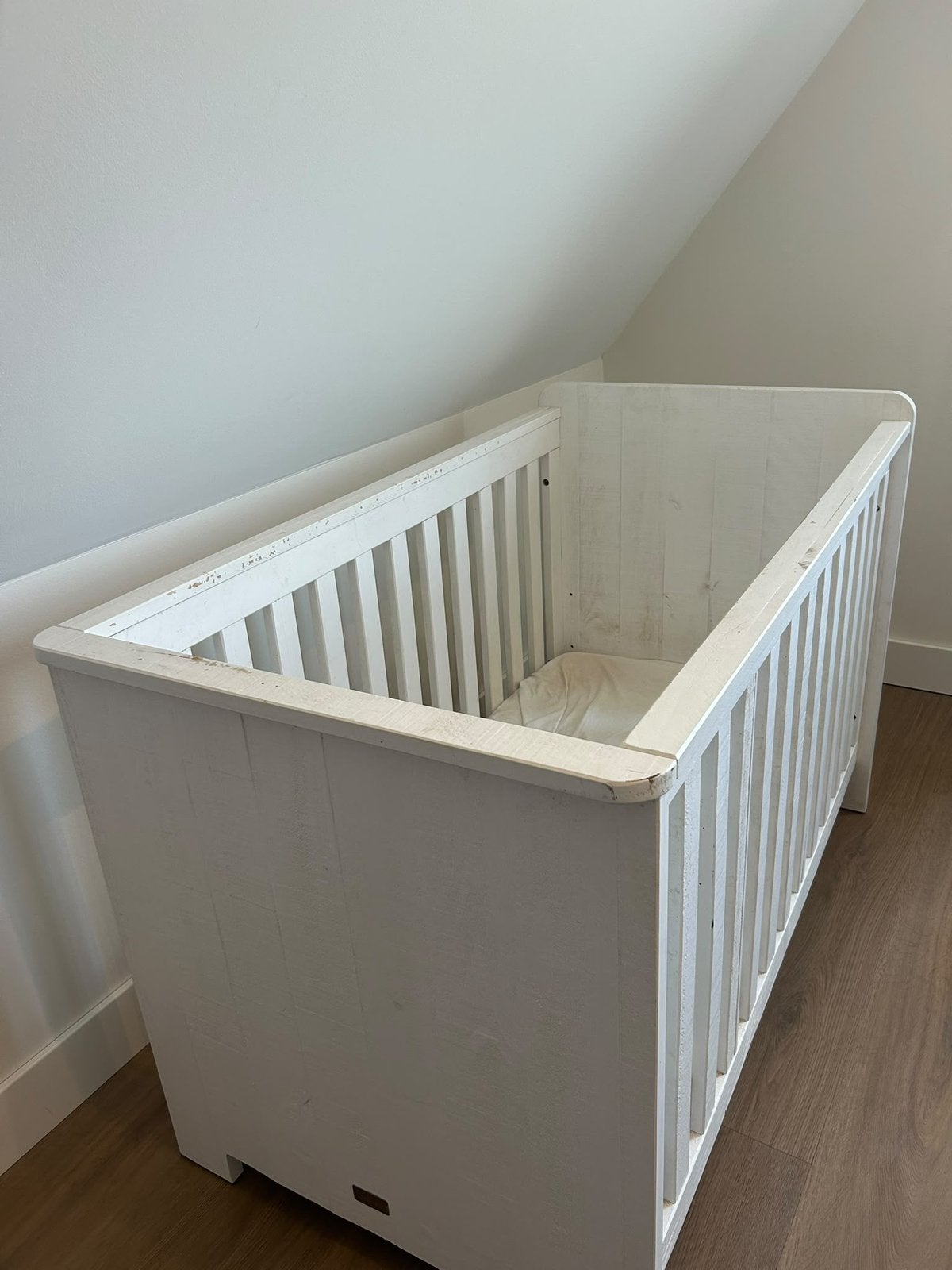 Te koop ledikant en commode, Ophalen, Zo goed als nieuw, Jongetje of Meisje