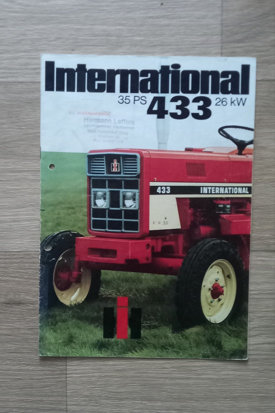 IH 7: INTERNATIONAL 433., Boeken, Catalogussen en Folders, Ophalen of Verzenden, Zo goed als nieuw