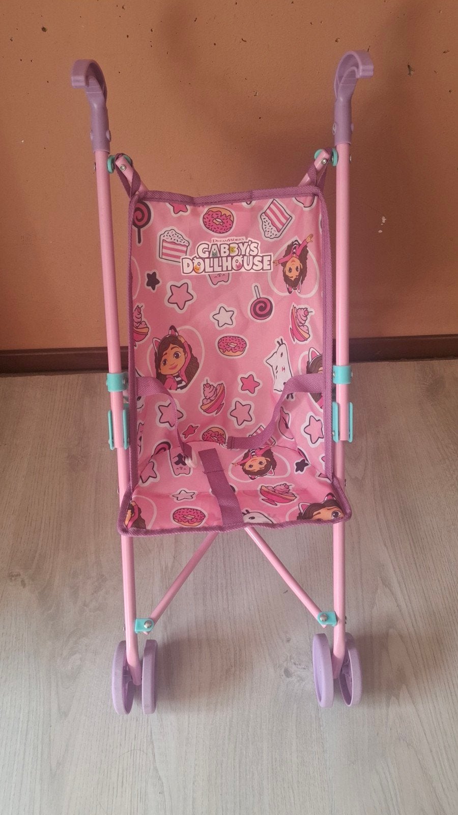 Poppen buggy Gabby Dollhouse, Ophalen of Verzenden, Zo goed als nieuw, Babypop